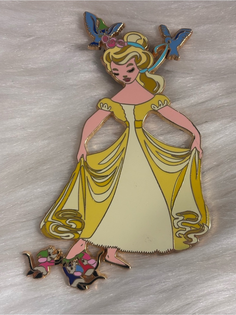 Disney Cinderella Yellow Dress Getting Dressed With Mice & Birds Jumbo Pin